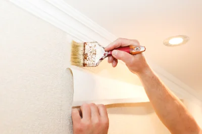 Pose de papier peint à Rustiques — revêtements muraux et toiles de verre